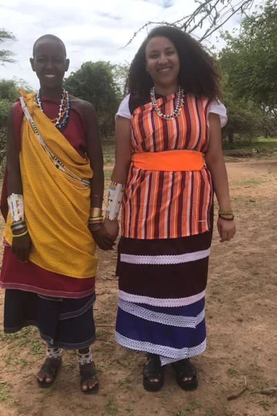 Mama Pendo met haar kinderen - traditionele kookolie project