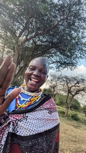 Maasai vrouw in traditionele kleding
